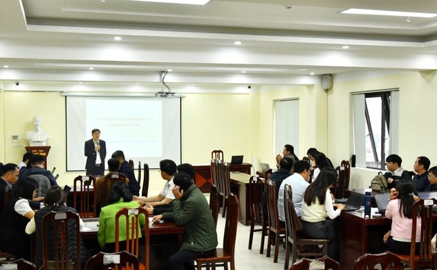 Bồi dưỡng kỹ năng phân tích, đánh giá chính sách công và kiểm toán trách nhiệm kinh tế